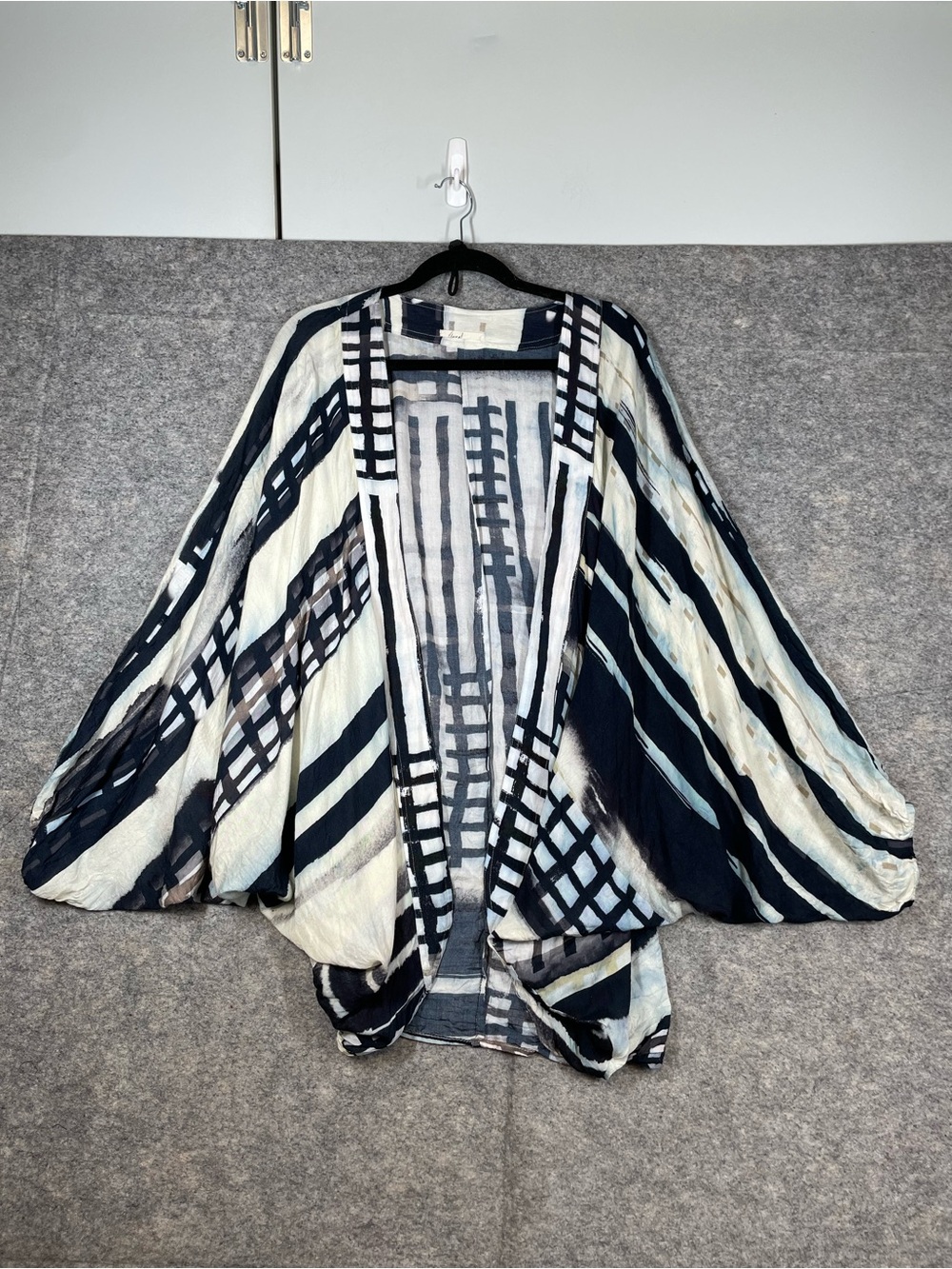 Floreat Black White Abstract Modal Kimono Cardigan OS Oversized Lagenlook Artsy